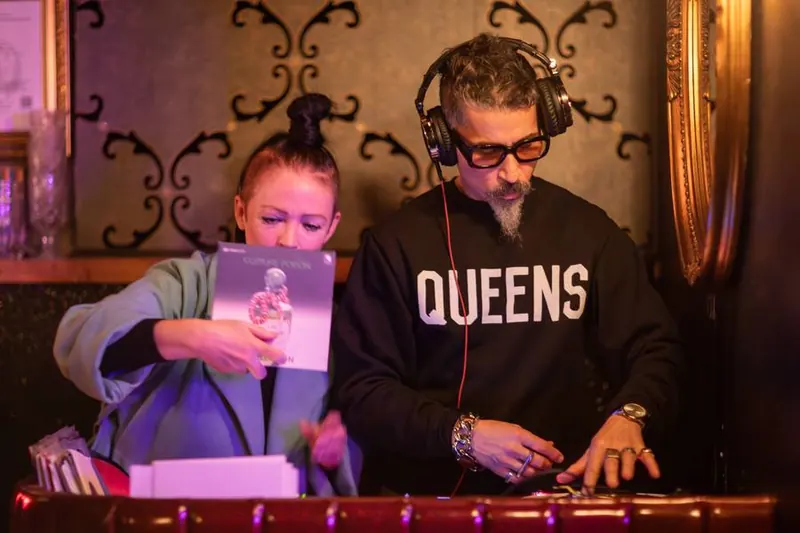 Holding up a record mid-set